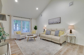Chic Penn Estates Home 7 Mi to Camelback Mountain East Stroudsburg